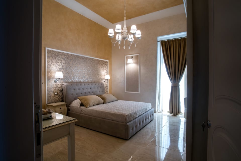 Deluxe Double Room, Balcony (Camera 7, 9 ) | Minibar, soundproofing, cribs/infant beds, free WiFi