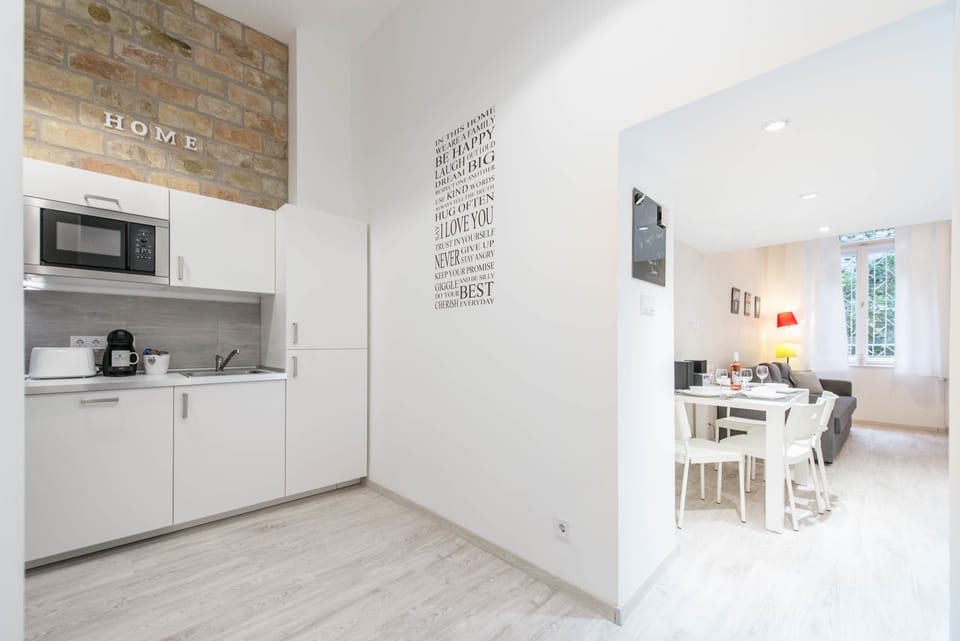 Design Apartment WHITE  | Individually decorated, soundproofing, iron/ironing board, free WiFi