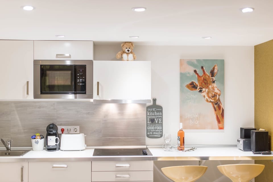 Design Apartment GOLD | Private kitchen | Fridge, microwave, stovetop, dishwasher