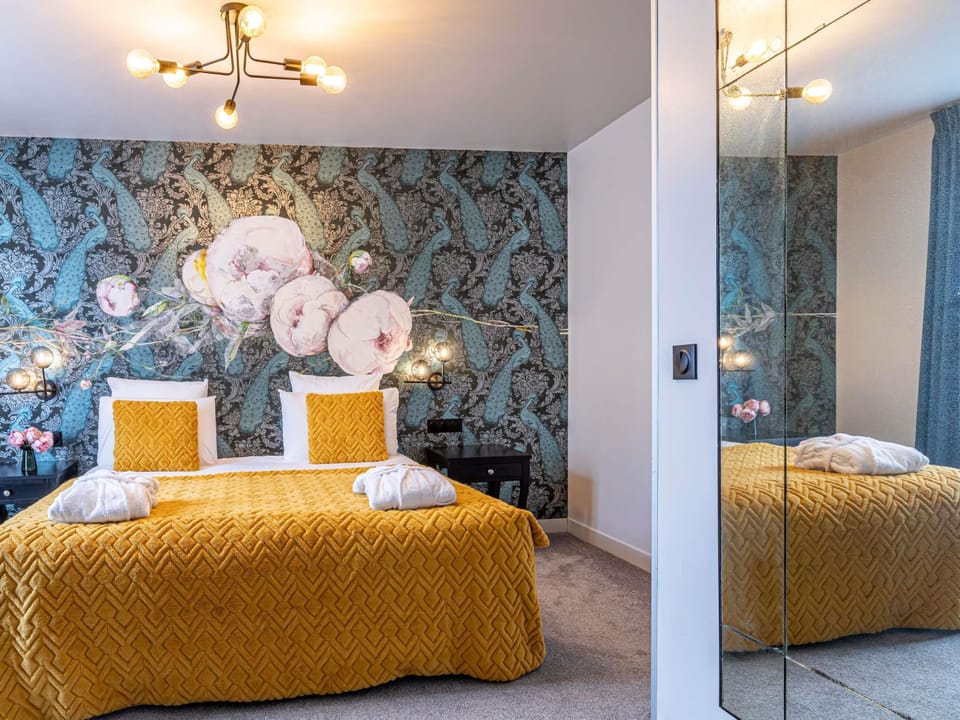 Premium bedding, in-room safe, desk, soundproofing