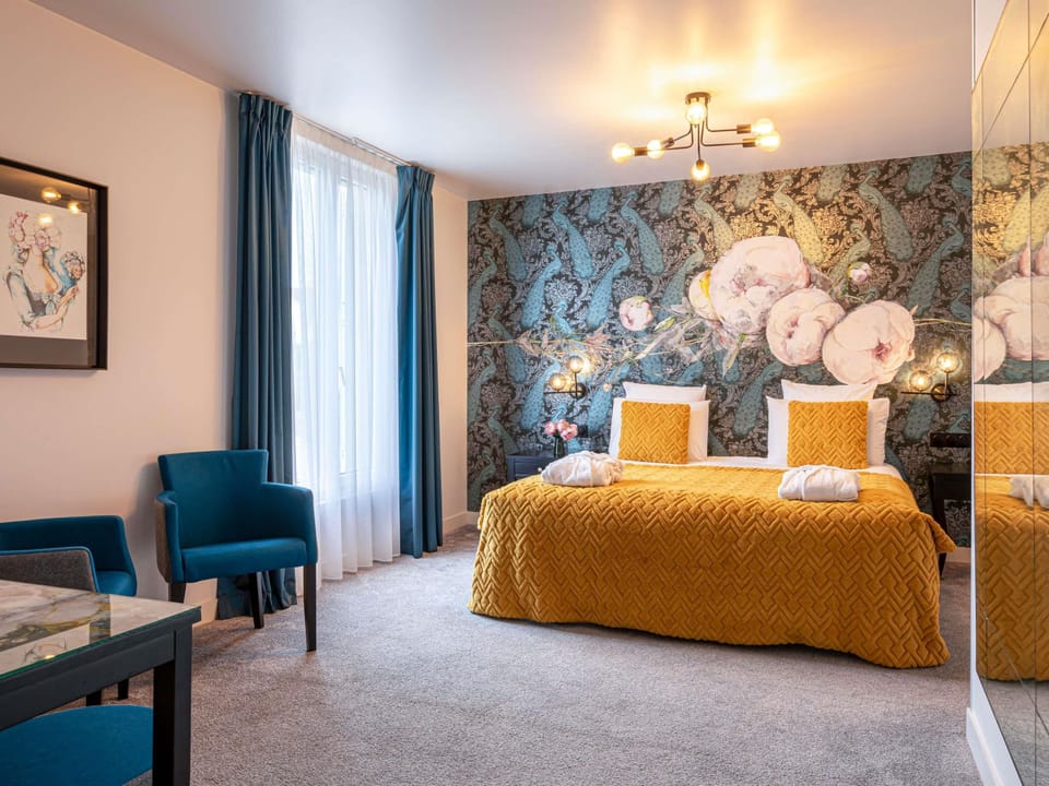 Premium bedding, in-room safe, desk, soundproofing