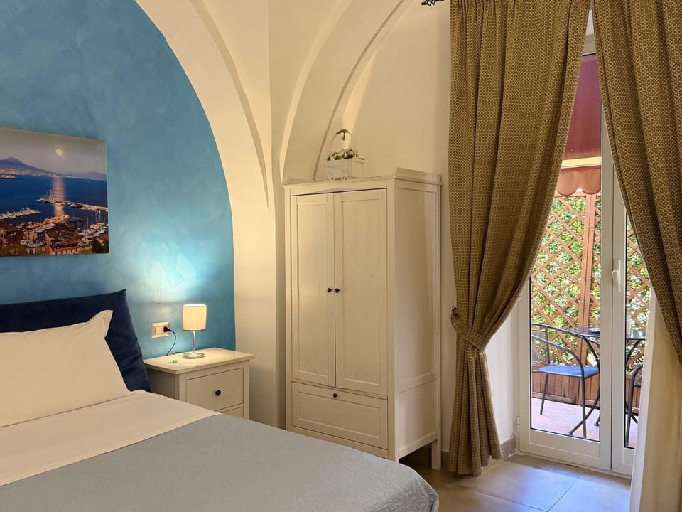 In-room safe, desk, soundproofing, cribs/infant beds