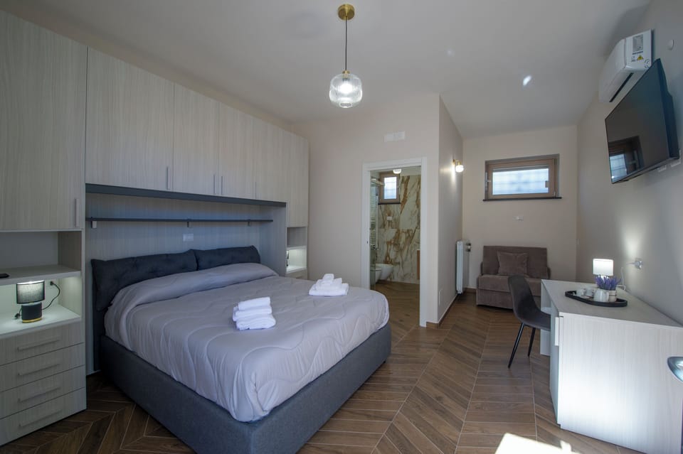 Comfort Double Room | Minibar, desk, free WiFi, bed sheets