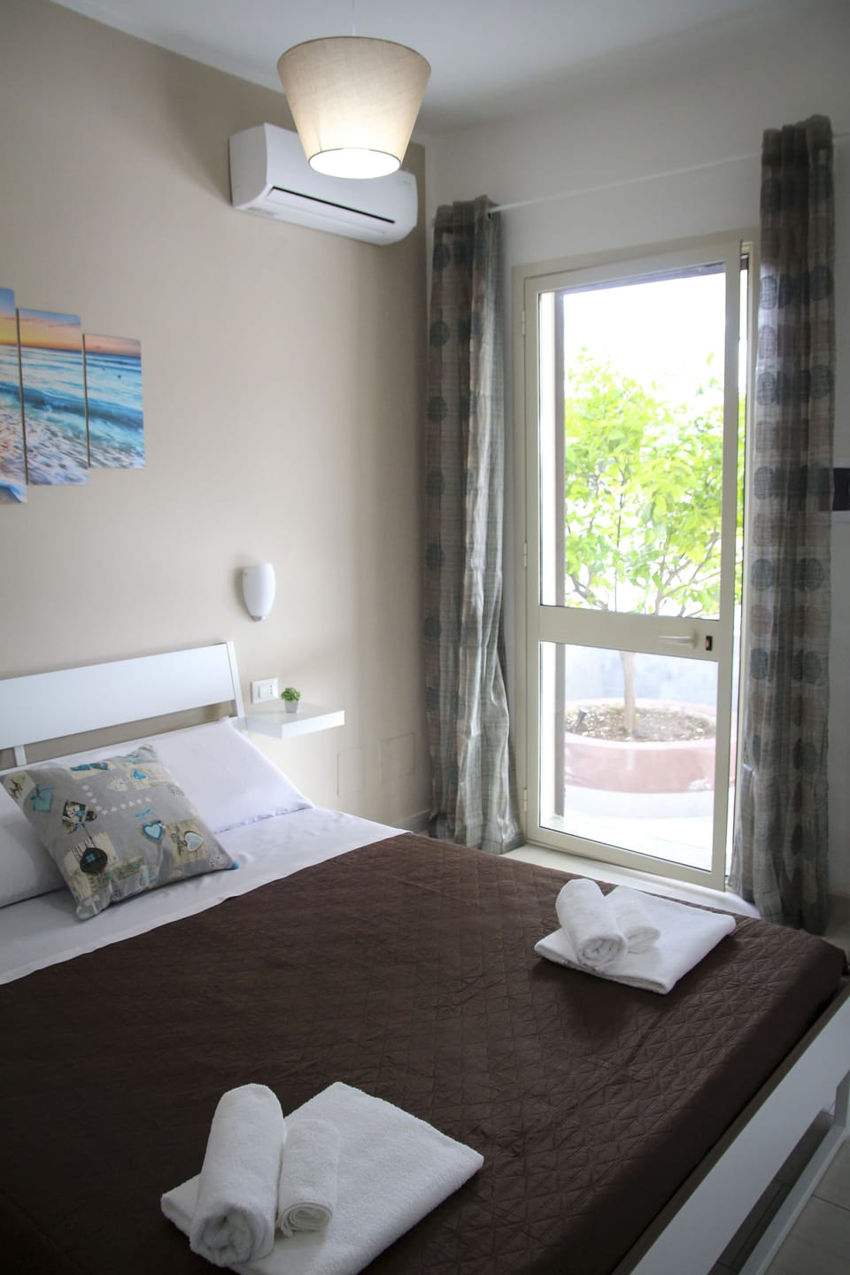 Double Room | Desk, free WiFi, bed sheets