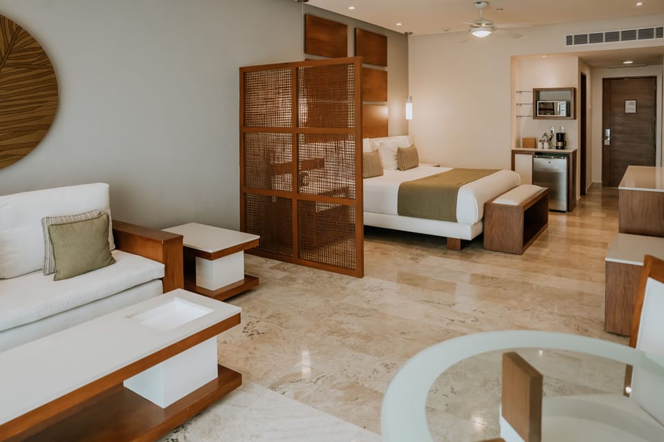 Deluxe Junior Suite, 1 King Bed | 1 bedroom, in-room safe, blackout drapes, iron/ironing board