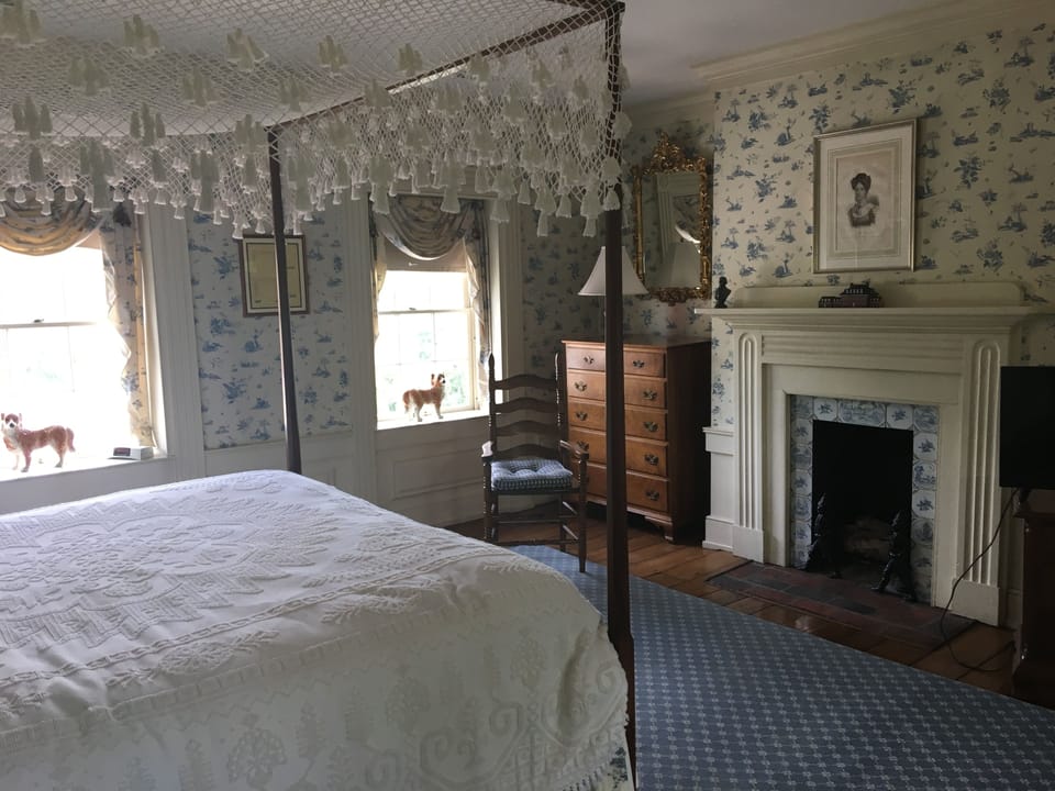 Washington Room | Individually decorated, individually furnished, iron/ironing board