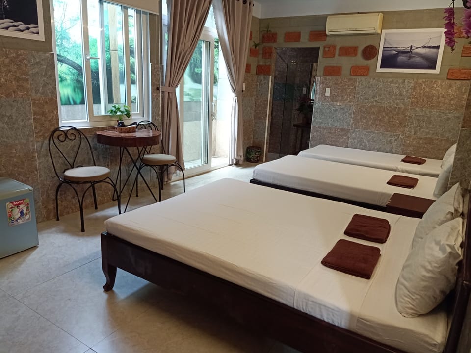 Family Room | Minibar, in-room safe, soundproofing, free WiFi
