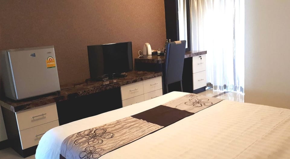 Superior Double Room | Desk, blackout drapes, free WiFi, bed sheets