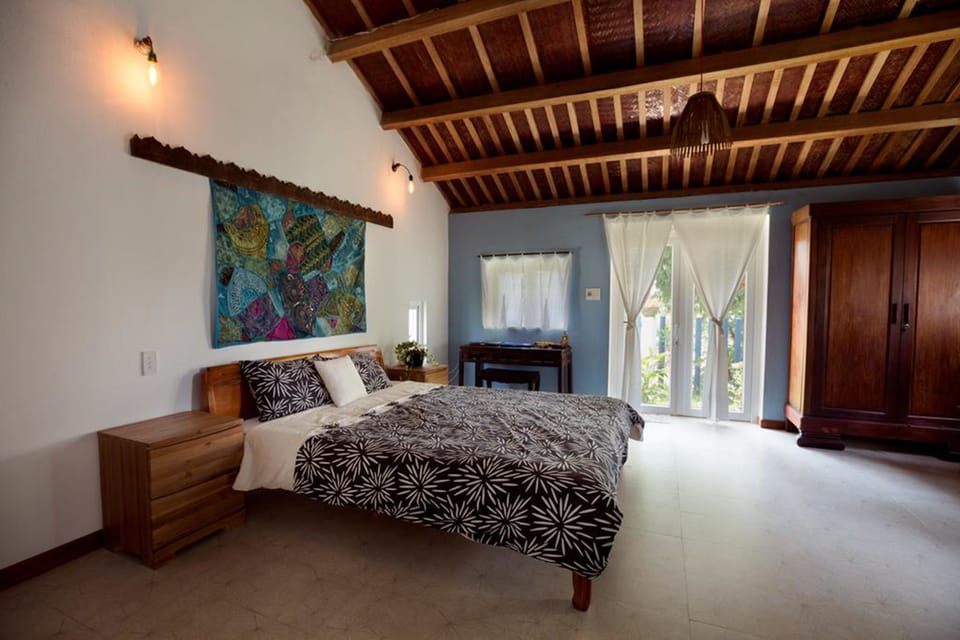 Deluxe Double Room | Minibar, in-room safe, individually decorated, individually furnished