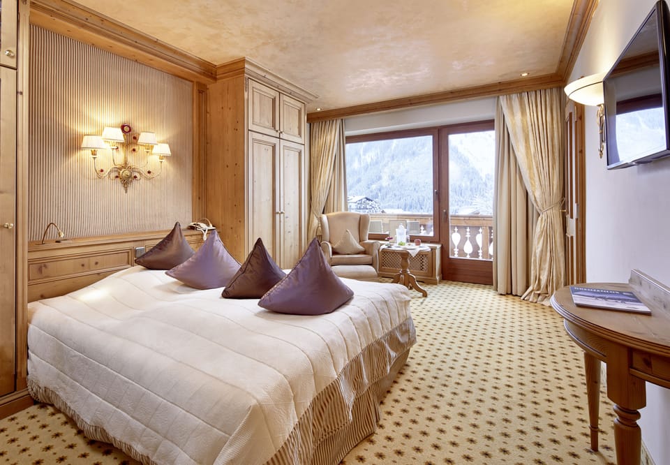 In-room safe, desk, free WiFi, bed sheets