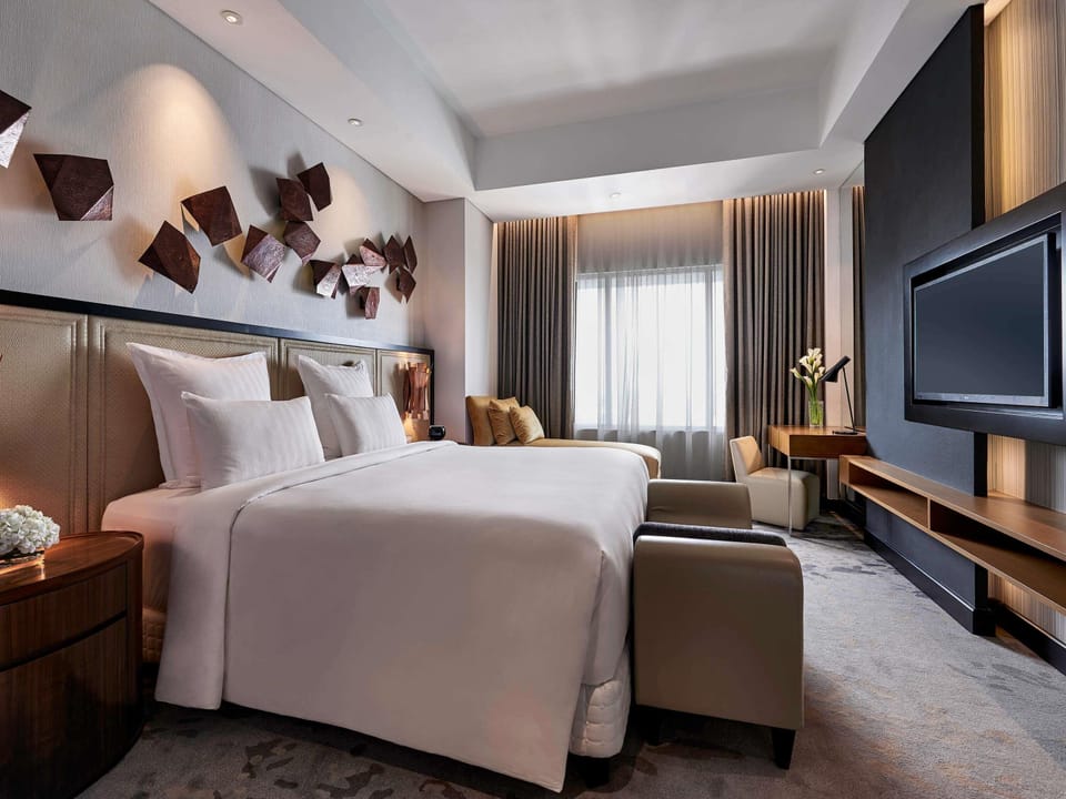 Suite, Multiple Beds, Club Lounge Access (Accent) | Premium bedding, minibar, in-room safe, desk