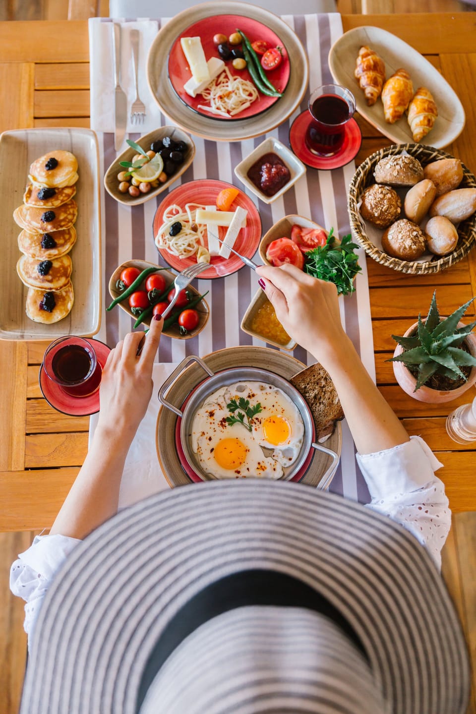 Free daily buffet breakfast