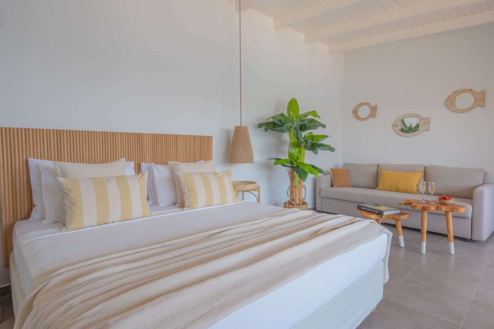 Superior Deluxe Room with Terrace | 1 bedroom, minibar, in-room safe, desk