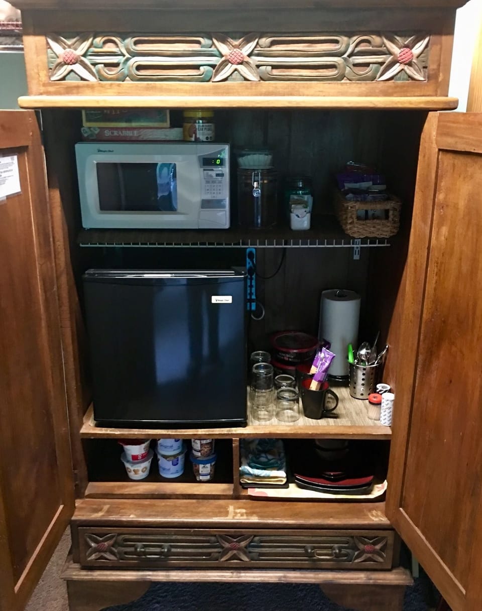 Fridge, microwave, coffee/tea maker, electric kettle