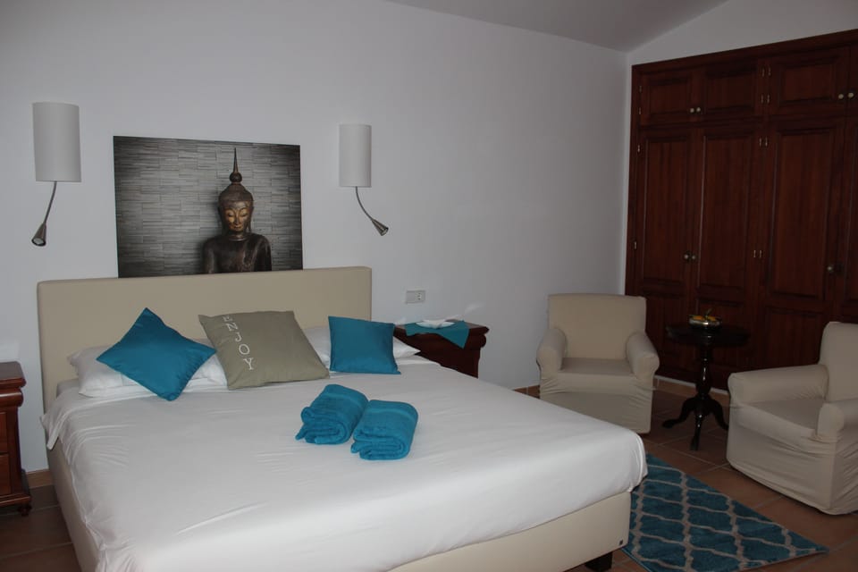 Double Room, Terrace | Minibar, in-room safe, individually decorated, individually furnished