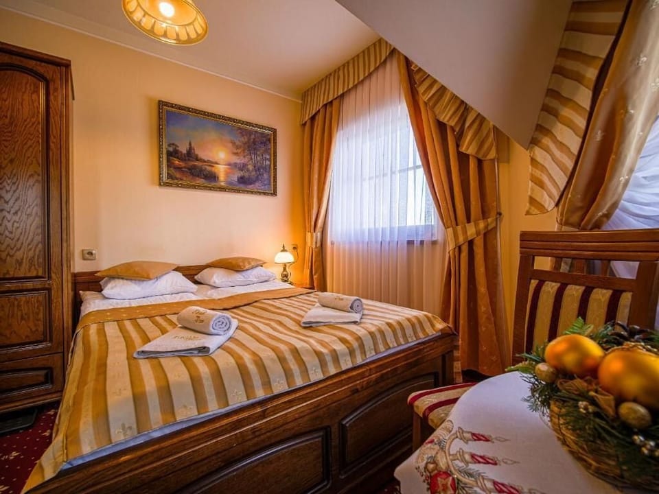 Double Room | Cribs/infant beds, free WiFi, bed sheets