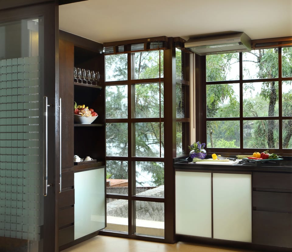 Fridge, coffee/tea maker, electric kettle, dining tables