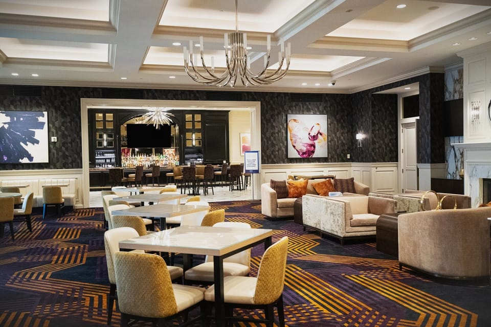 2 bars/lounges, poolside bar