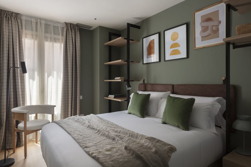 Deluxe Room | Pillowtop beds, free WiFi, bed sheets