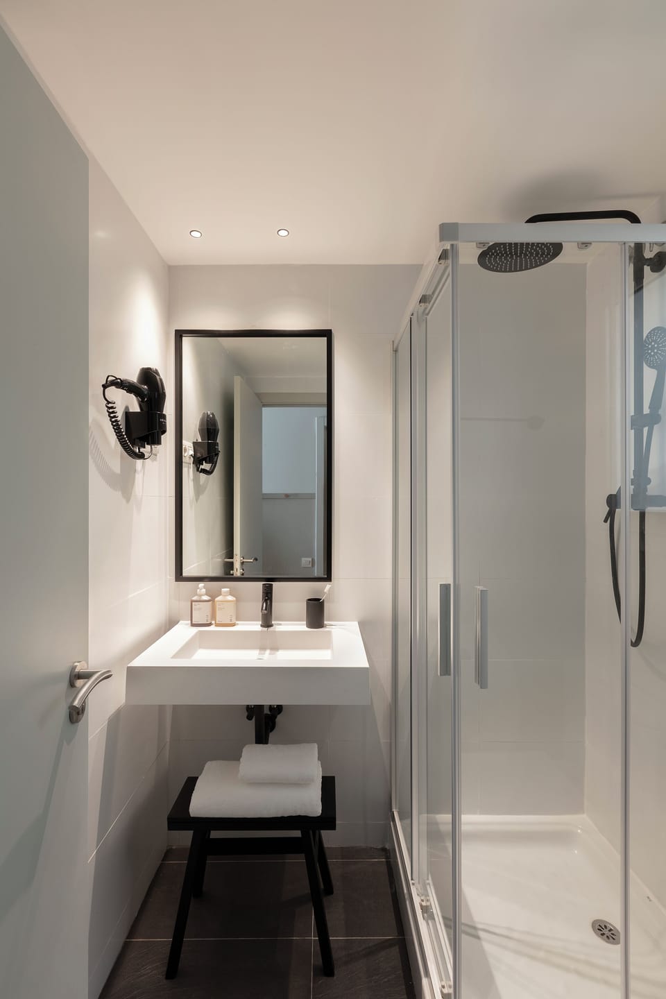 City Room | Bathroom | Free toiletries, hair dryer, towels