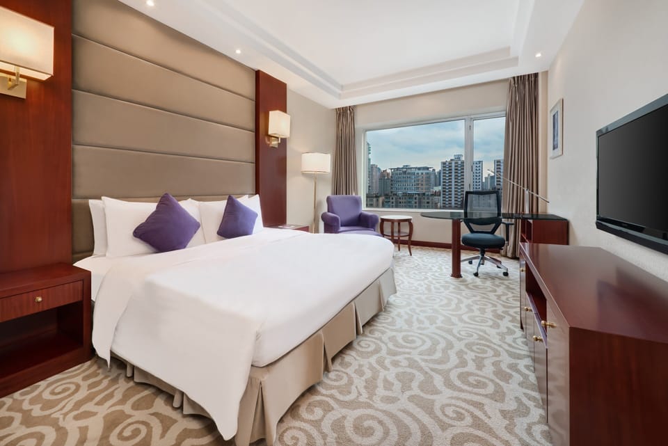 Down comforters, minibar, in-room safe, desk