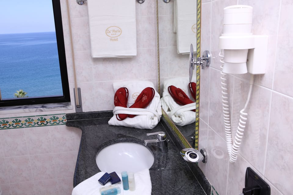 Deluxe Triple Room, Sea View | Bathroom | Combined shower/tub, free toiletries, hair dryer, slippers