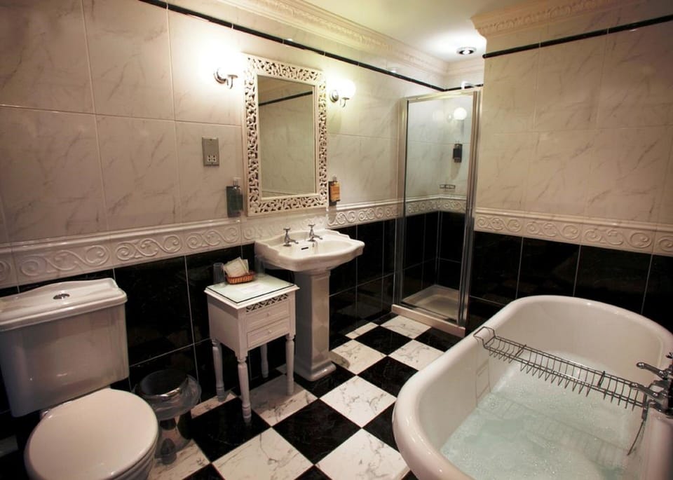 Superior Double Room | Bathroom | Towels