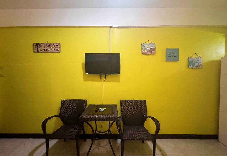 Family Room | Desk, rollaway beds, free WiFi, bed sheets