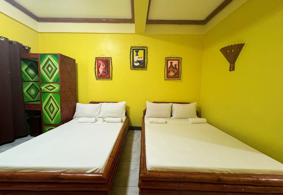 Family Room | Desk, rollaway beds (surcharge), WiFi (free), bed sheets