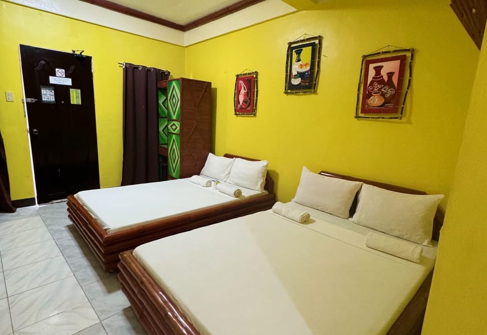 Family Room | Desk, rollaway beds, free WiFi, bed sheets