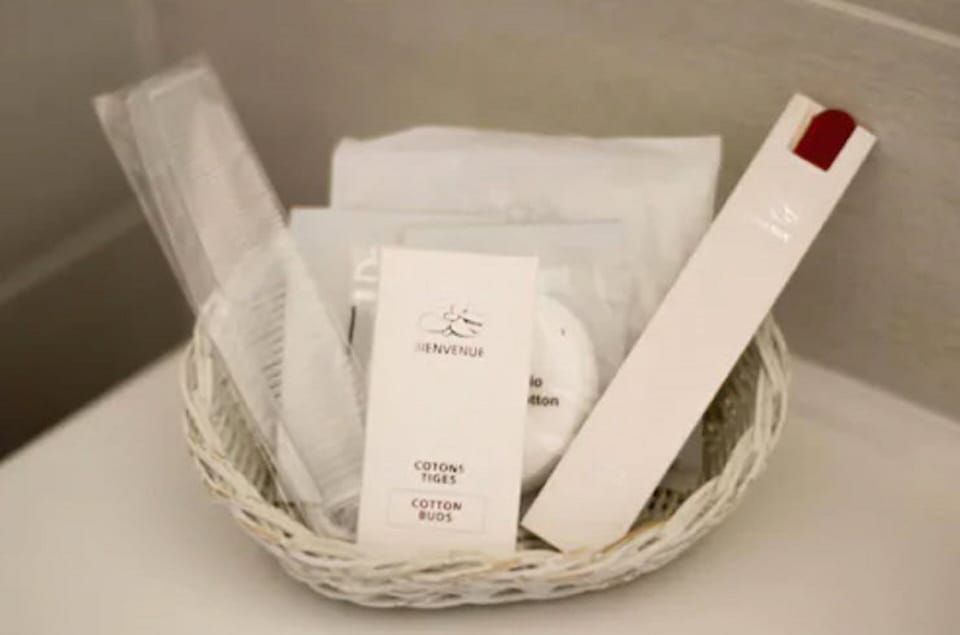 Family Room | Bathroom amenities | Free toiletries, hair dryer, bathrobes, towels