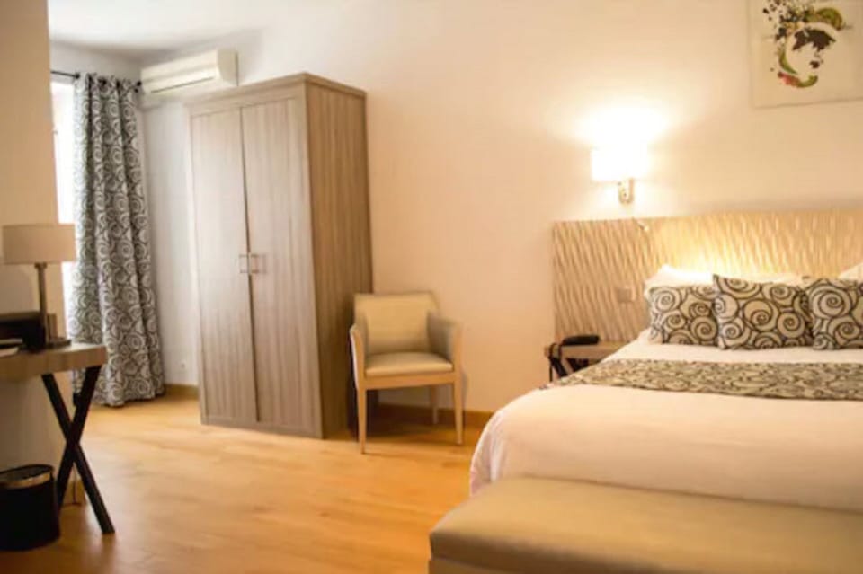 Family Room | Premium bedding, down comforters, Select Comfort beds, minibar