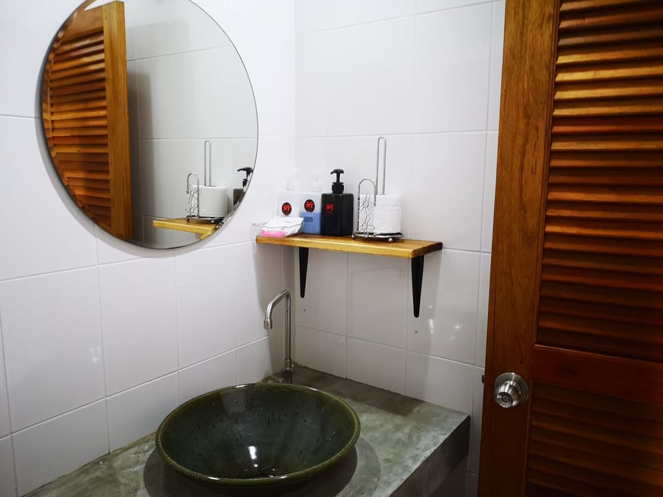 Standard Room | Bathroom shower