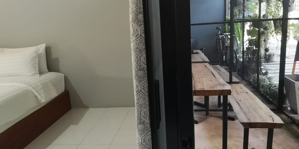 Standard Room, 1 King Bed | Desk, iron/ironing board (on request), WiFi (free), bed sheets