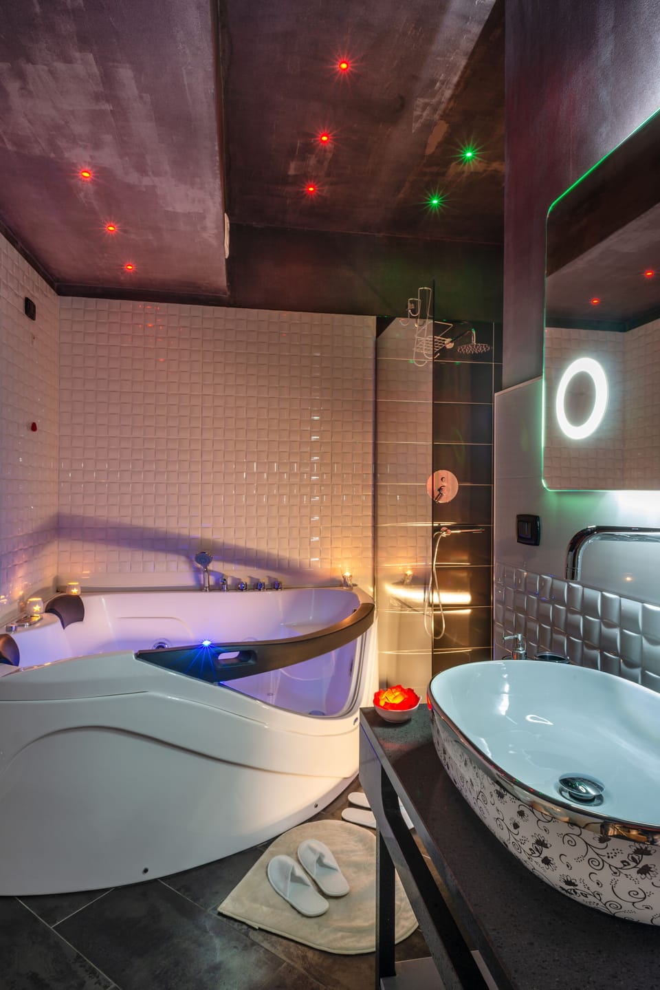 Romantic Studio Suite | Jetted tub