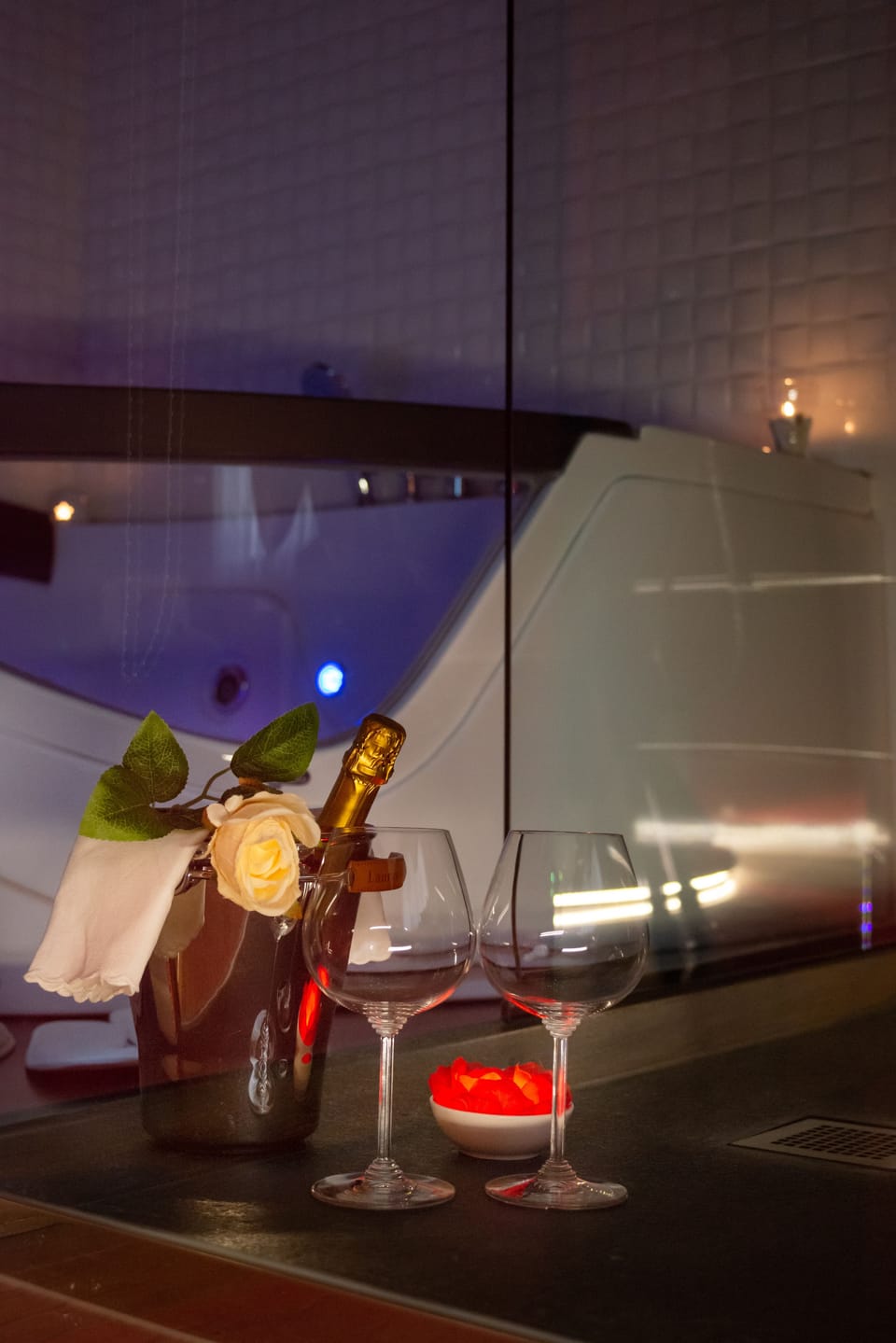 Romantic Studio Suite | Jetted tub
