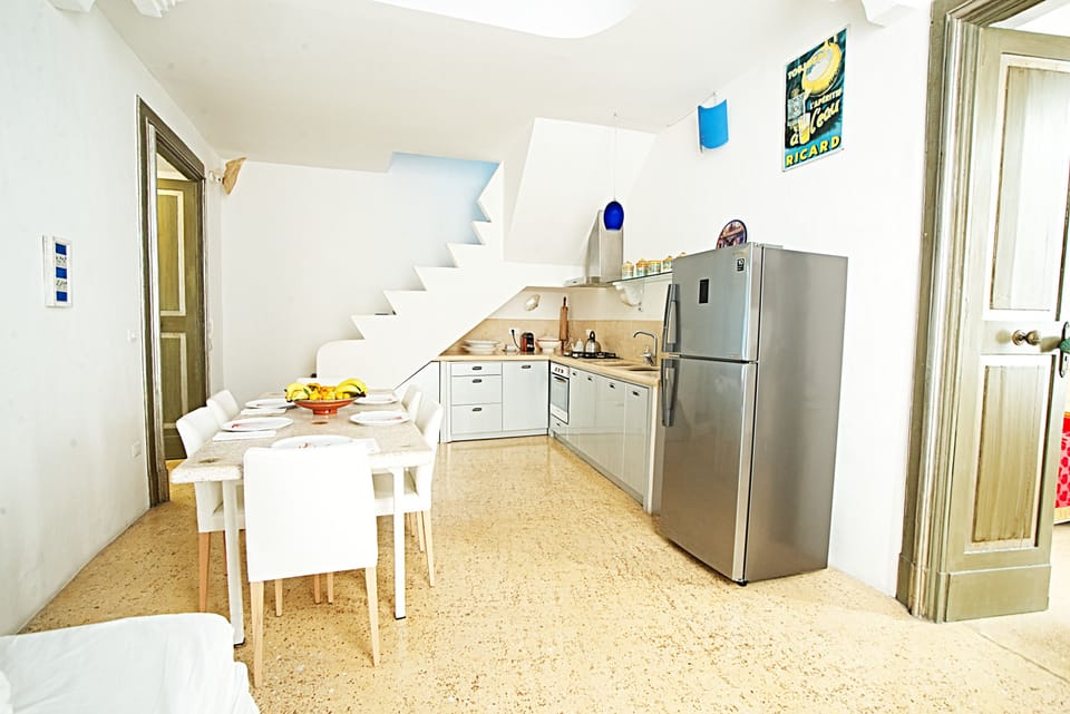Deluxe Apartment, 2 Bedrooms, 2 Bathrooms (Blu) | Private kitchen | Fridge, coffee/tea maker, cookware/dishes/utensils