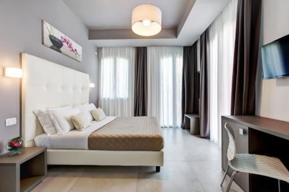 In-room safe, free WiFi, bed sheets