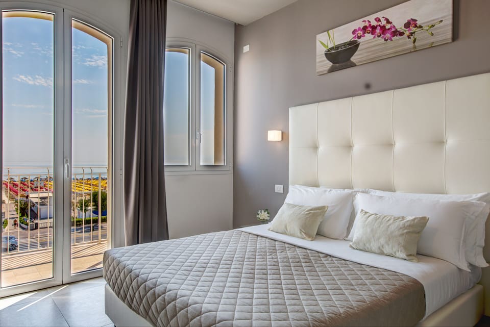 Deluxe Room | In-room safe, free WiFi, bed sheets