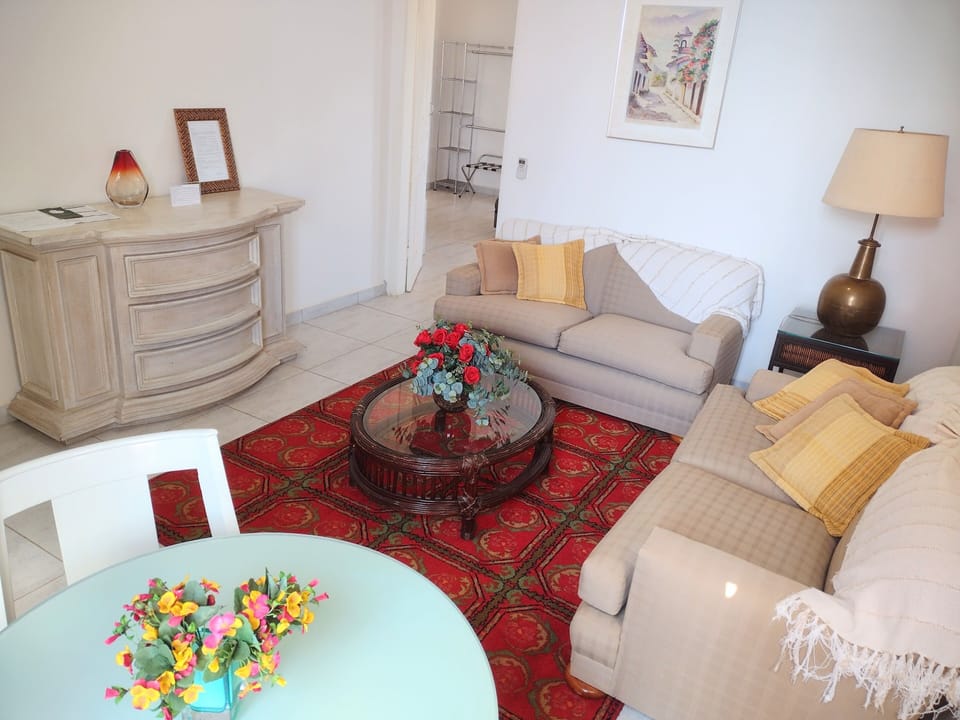 Comfort Double Room, Hot Tub | Living room | Flat-screen TV