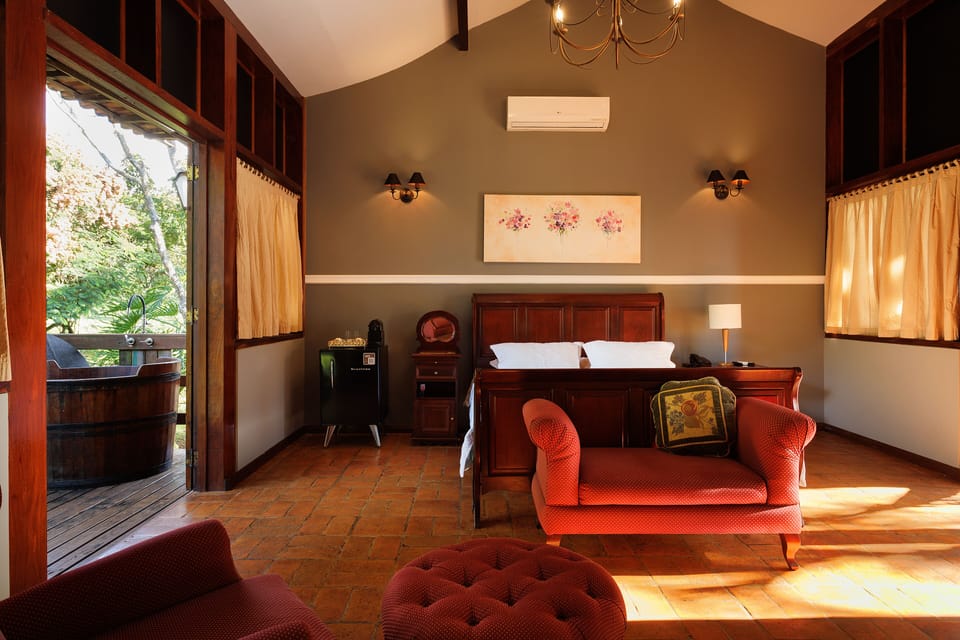 Family Room | Minibar, desk, free WiFi