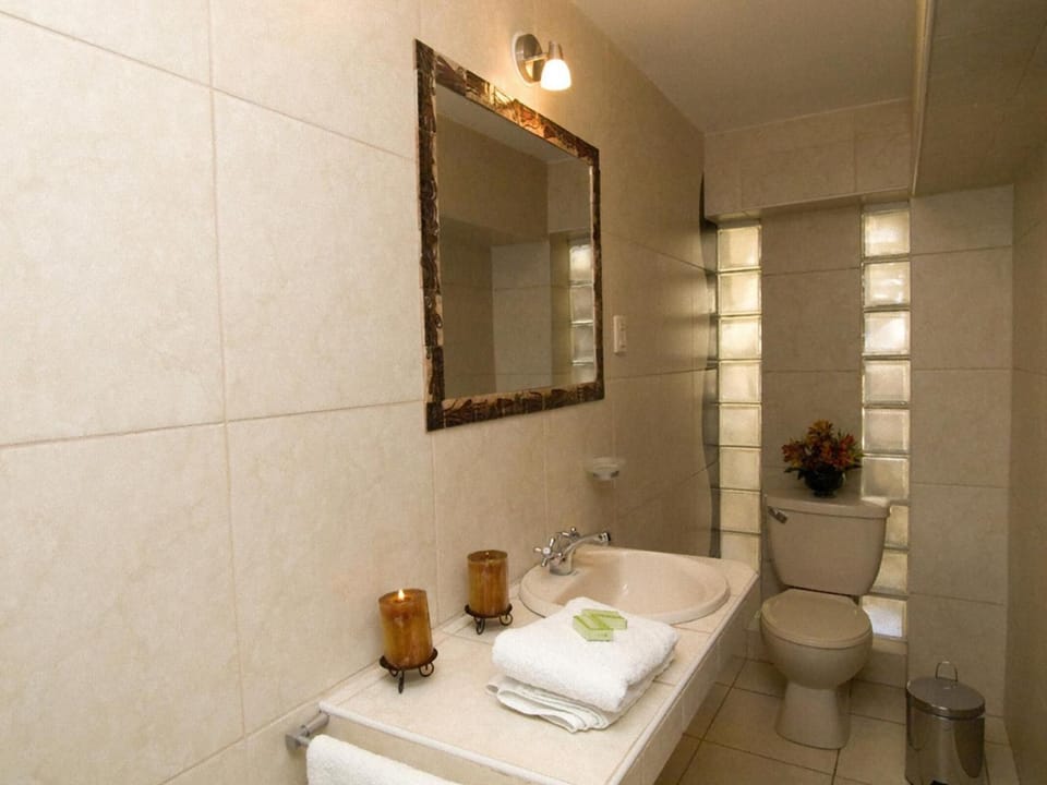Shower, free toiletries, towels