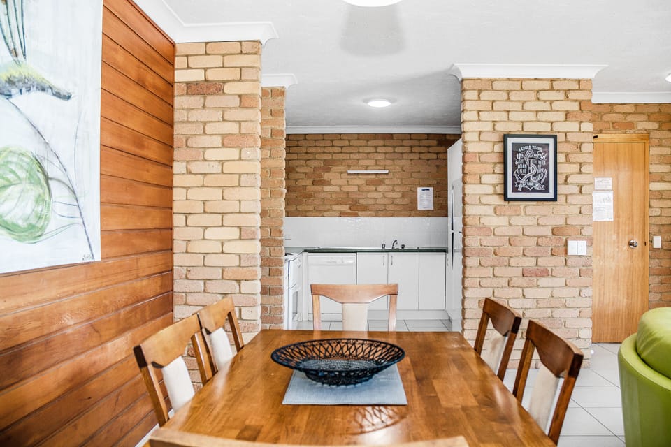 Apt 8- 2 bed 1 Bath | In-room dining