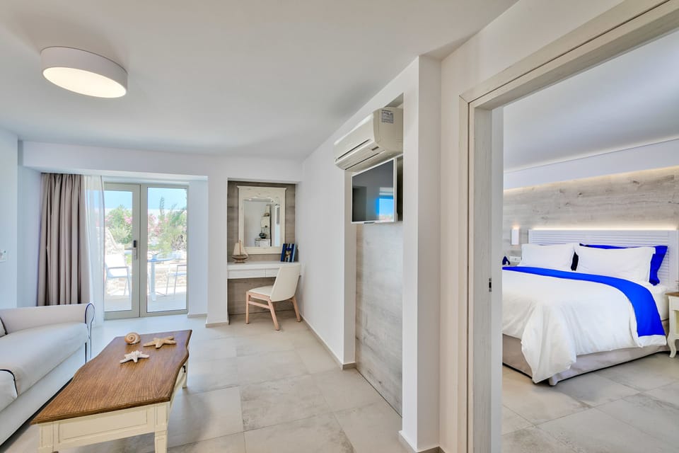 Superior Suite | Private kitchenette | Fridge, espresso maker, coffee/tea maker, electric kettle