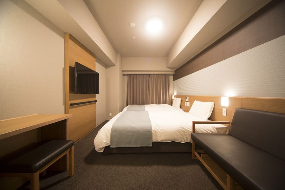 In-room safe, desk, laptop workspace, soundproofing