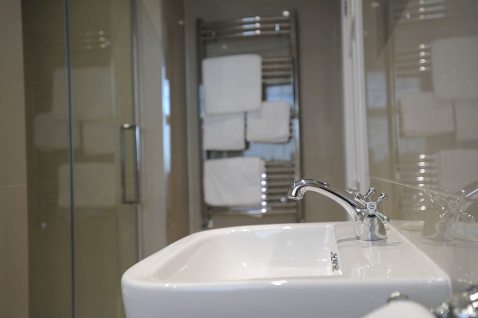 Superior Double Room, Ensuite, Sea View (with bath or shower) | Bathroom