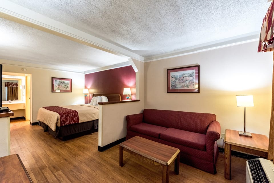 Superior Room, 1 King Bed, Non Smoking | Iron/ironing board, free cribs/infant beds, free WiFi, bed sheets