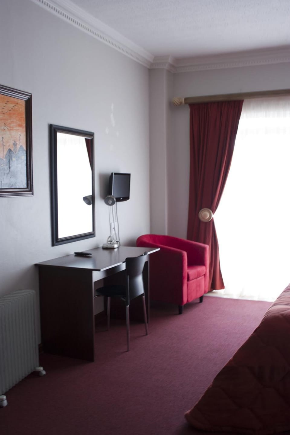 Premium bedding, minibar, desk, free WiFi