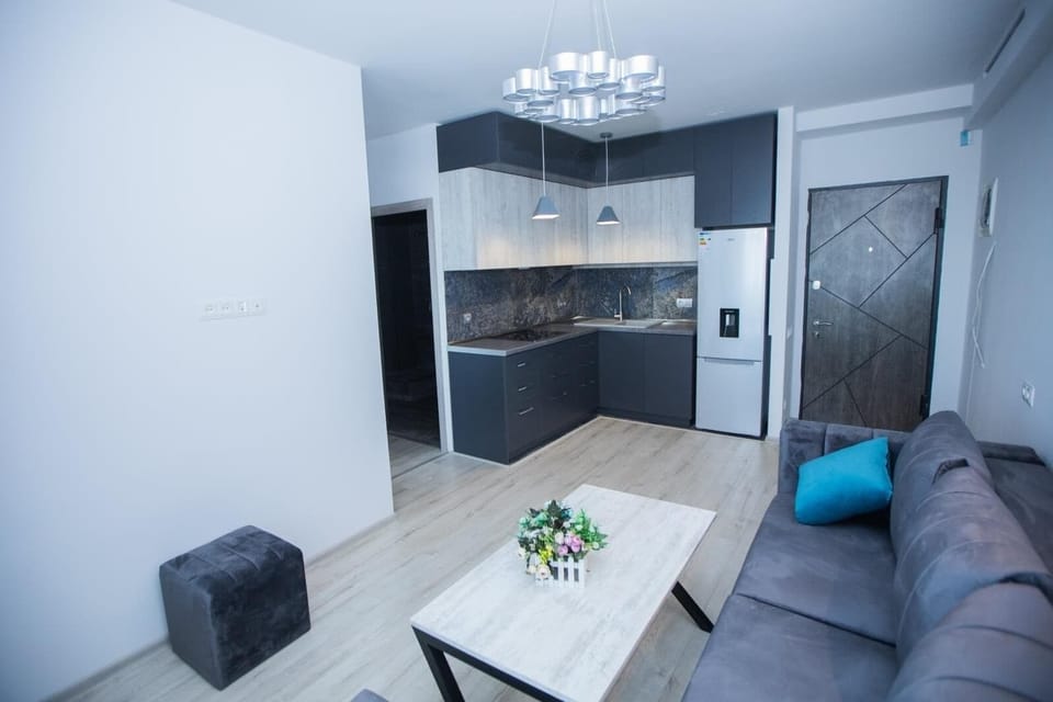 Apartment, 1 Queen Bed with Sofa bed, Mountain View | Premium bedding, down comforters, in-room safe, blackout drapes