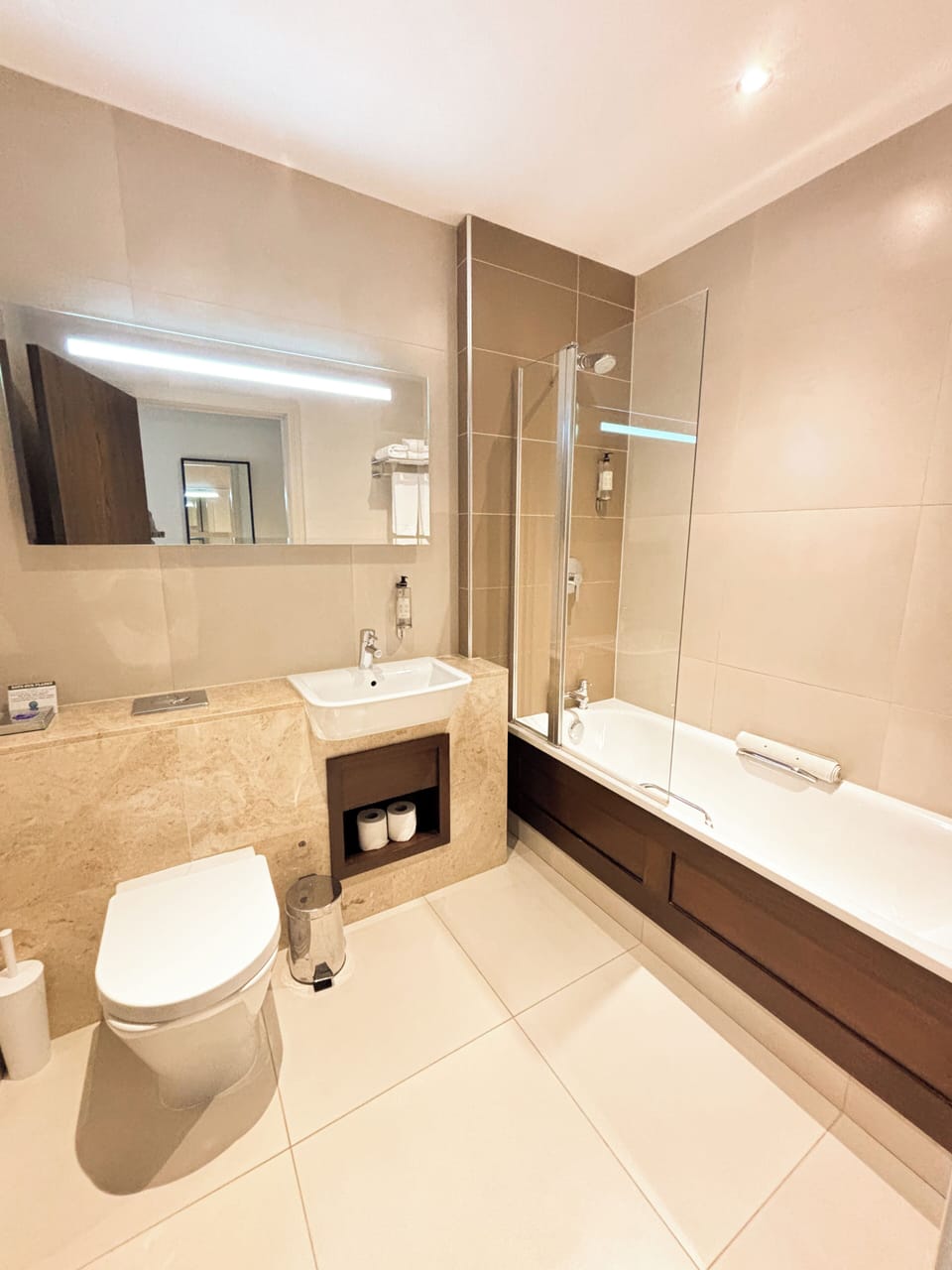 Family Room | Bathroom | Combined shower/tub, free toiletries, hair dryer, towels